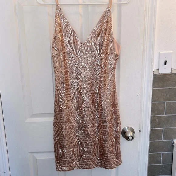 Women’s rose gold sequin dress. Size medium . Worn once - Picture 1 of 2